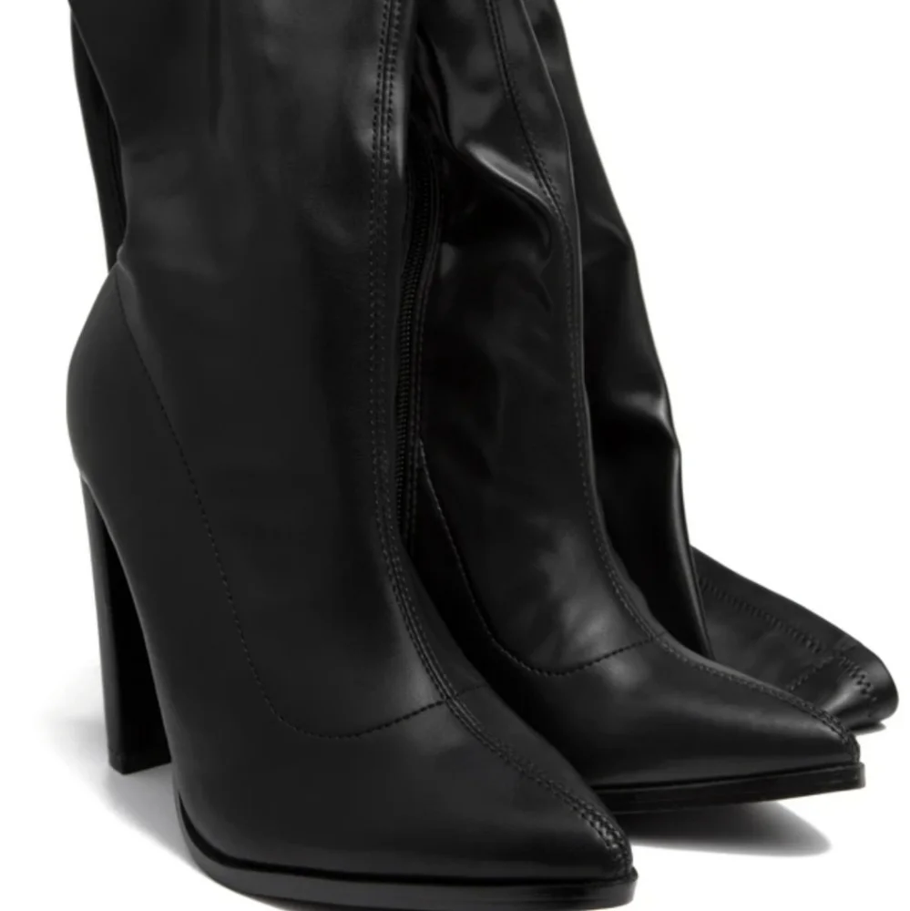Just 🖤 all night In boots Over Knee